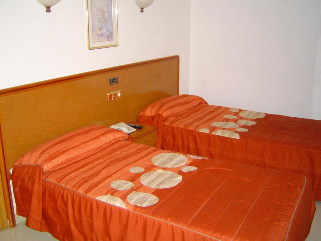 Hotel Lazaro كالاموتشه الغرفة الصورة